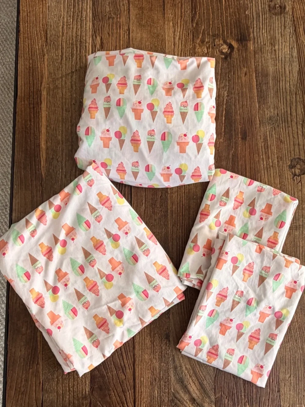 2 Girls Sheet Sets Pillowfort (Ice Cream) & London Kaye (Ice Cream) 8 Pieces